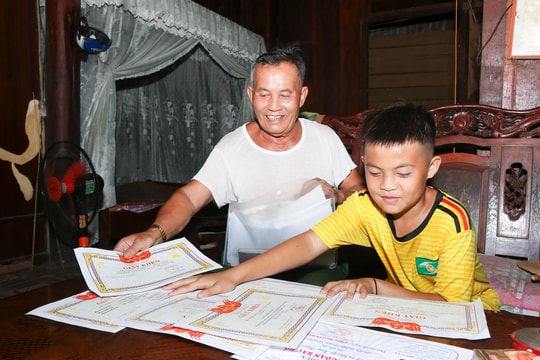 Giải Bóng đá Thiếu niên - Nhi đồng Cúp Báo Nghệ An năm 2022: Cậu bé người dân tộc Thái 'đá bóng hay, học giỏi'