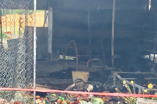 Một phụ nữ chết cháy trong ki-ốt ở chợ