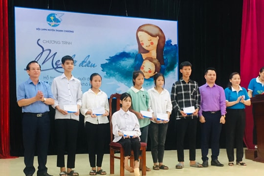 75 trẻ mồ côi ở huyện Thanh Chương có hoàn cảnh đặc biệt khó khăn được đỡ đầu 