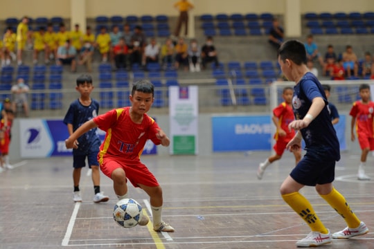 Lội ngược dòng trước Nhi đồng Anh Sơn, Nhi đồng Yên Thành khẳng định vị thế ứng cử viên vô địch