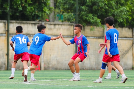 Thắng đậm đội thiếu niên thị xã Cửa Lò, đội thiếu niên Đô Lương tạm dẫn đầu bảng B