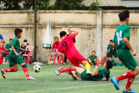 Đội thiếu niên Hưng Nguyên thắng đậm đội thiếu niên Quế Phong (8-2)