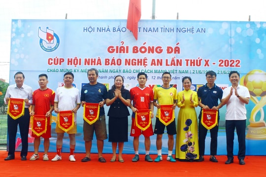 Khai mạc Giải Bóng đá Cúp Hội nhà báo Nghệ An lần thứ X năm 2022 