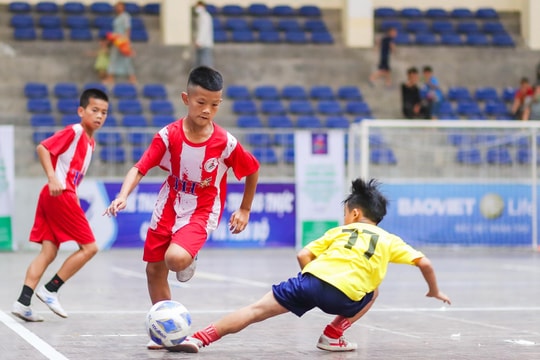 Thua Nhi đồng Tân Kỳ 0-6, Nhi đồng Con Cuông phải thắng ở vòng đấu cuối mới hy vọng có vé đi tiếp