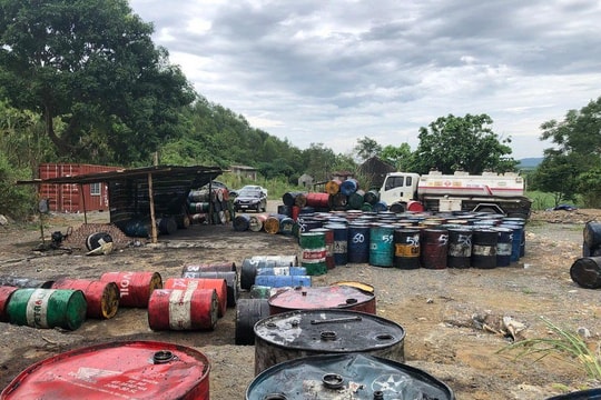 Nghệ An: Phát hiện cơ sở tái chế dầu nhớt thải trái phép quy mô lớn