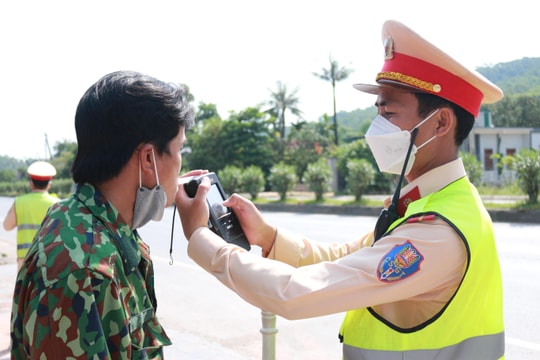 Nghệ An: Phát hiện 56 trường hợp vi phạm nồng độ cồn trên tuyến Quốc lộ 1A