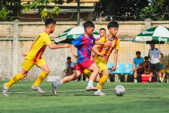 Hoà 5-5, Thiếu niên Hoàng Mai và Đô Lương dắt tay nhau vào bán kết