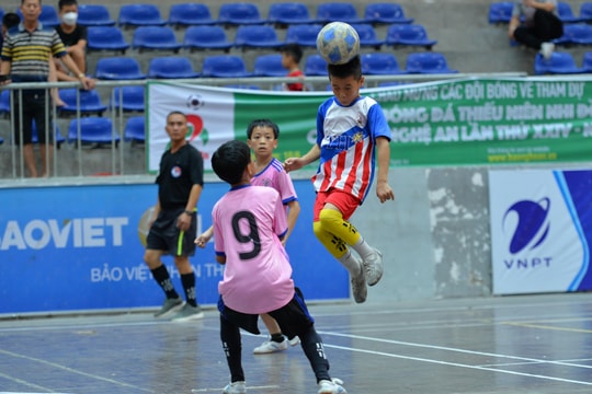 Kết thúc bảng C: Nhi đồng Con Cuông và Nhi đồng Hưng Nguyên chia tay giải đấu