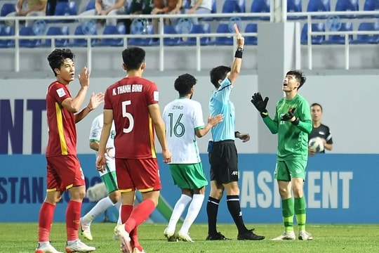 Trọng tài Nhật Bản xử nặng tay U23 Việt Nam trước U23 Saudi Arabia; Bồ Đào Nha thua đau ngày không Ronaldo
