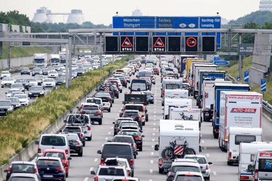 Châu Âu tiến tới cấm bán ô tô chạy xăng, dầu từ năm 2035