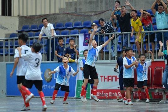 Thi đấu bùng nổ, Nhi đồng Diễn Châu thắng thuyết phục Nhi đồng Yên Thành, giành vé vào bán kết