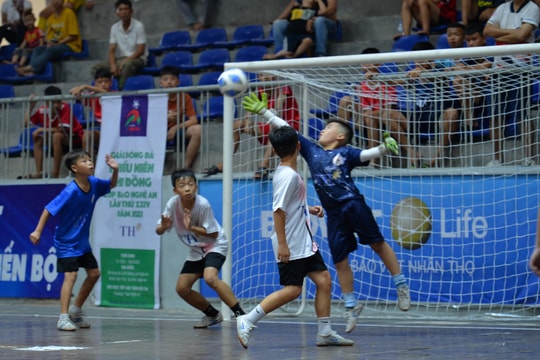 Ấn tượng với những pha bóng đẹp tại vòng tứ kết lứa tuổi nhi đồng