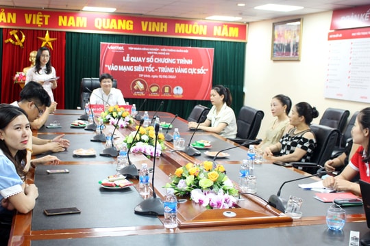 Viettel Nghệ An tìm ra chủ nhân trúng thưởng 1 cây vàng trong chương trình ‘Vào mạng siêu tốc - Trúng vàng cực sốc’