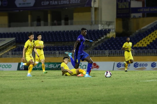 Olaha lập hat-trick, SLNA thắng đậm Đông Á Thanh Hoá