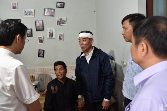 Ban An toàn giao thông Nghệ An thăm hỏi, chia buồn với gia đình các nạn nhân vụ tai nạn giao thông tại Ninh Bình