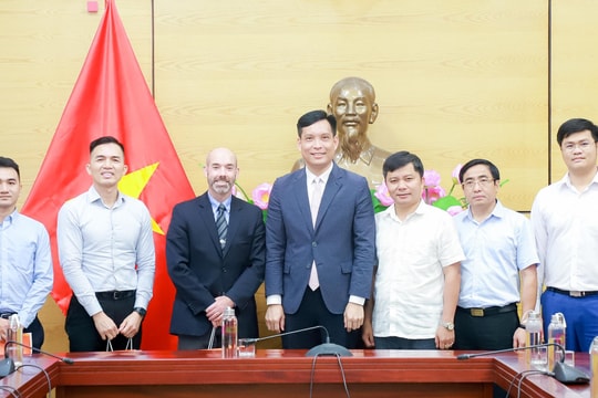 Đoàn công tác Đại sứ quán Hoa Kỳ tại Việt Nam làm việc tại Nghệ An