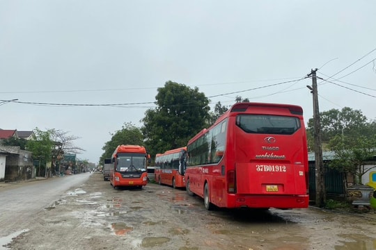 Doanh nghiệp vận tải lao đao vì xăng dầu tăng kỷ lục 