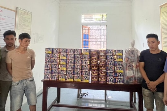 Thu giữ 145 kg pháo hoa nổ được nguỵ trang là hàng hải sản tươi sống