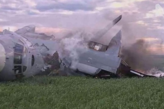 Rơi máy bay quân sự ở vùng Belgorod của Nga, phi công thoát hiểm an toàn