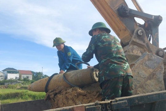 Tiêu hủy quả bom nặng gần 230 kg được phát hiện trong nhà máy gạch