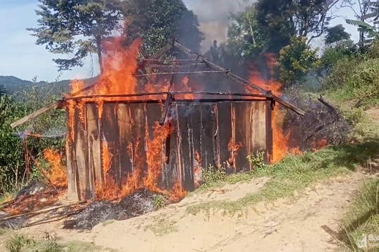Hỏa hoạn thiêu rụi một ngôi nhà ở vùng biên giới