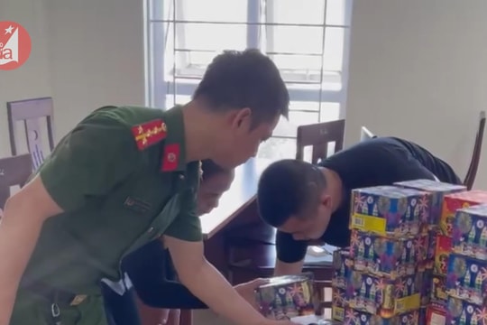 Bắt 4 đối tượng mua bán gần 5 tạ pháo