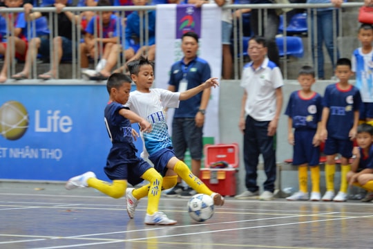 Những ‘quý ông’ của bản