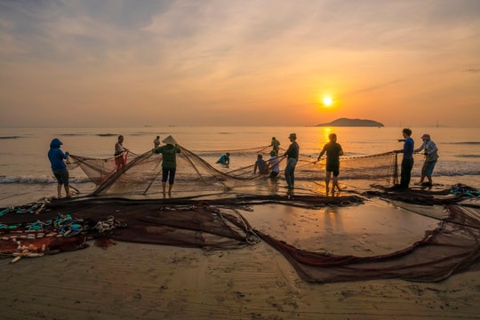 Nét quyến rũ của bình minh phố biển Cửa Lò