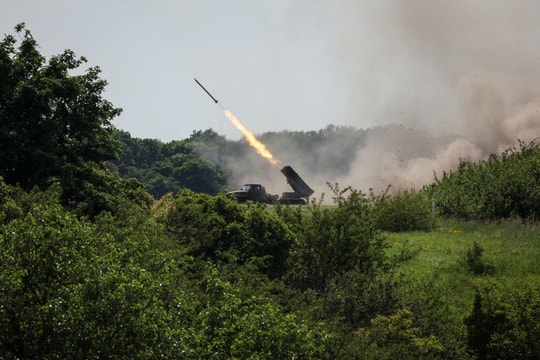 Quân đội Ukraine tìm cách tránh thế bao vây của Nga tại Donbass