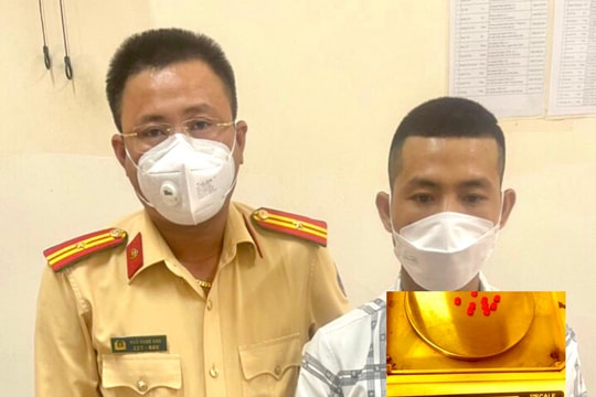 Cảnh sát giao thông bắt đối tượng tàng trữ ma tuý từ tin báo của người dân