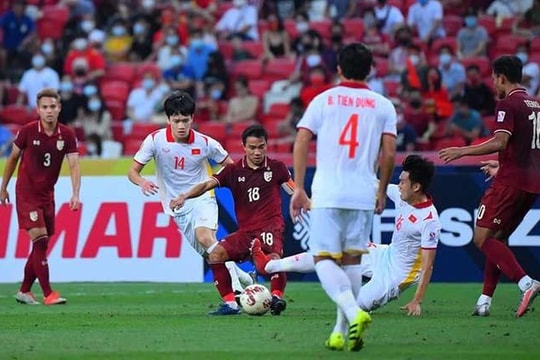 Thái Lan mời ĐT Việt Nam làm 'quân xanh' trước thềm AFF Cup 2022; Fan MU biểu tình phản đối nhà Glazer ở trận ra mắt của Ten Hag 