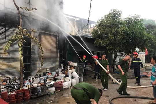Cháy nhà dân tại thị trấn Yên Thành
