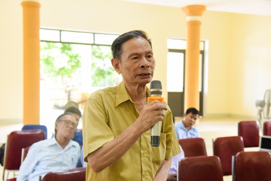 Cử tri thị xã Cửa Lò lo lắng việc giá xăng tăng khiến đời sống người dân gặp khó khăn