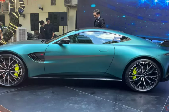 Cận cảnh siêu xe hàng hiếm hơn 20 tỷ đồng của ông Đặng Lê Nguyên Vũ