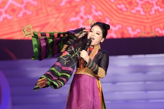 Ca sĩ Anh Thơ từng nản vì học hát khó quá, bừng tỉnh sau khi bị cô giáo mắng