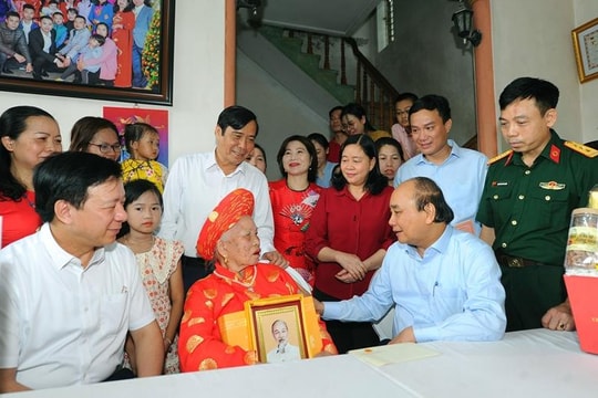 Chủ tịch nước ký quyết định tặng quà dịp kỷ niệm 75 năm ngày Thương binh - Liệt sĩ