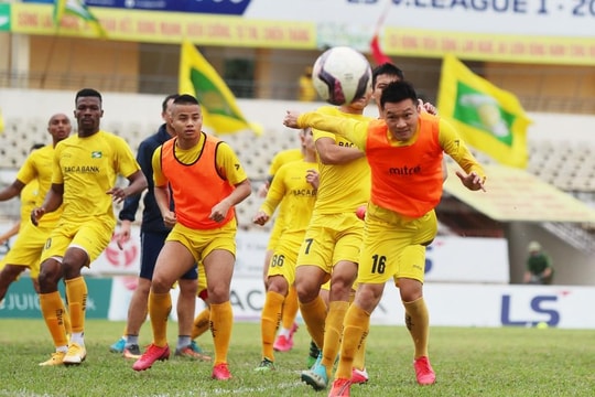 Tại sao V- League chỉ là 'đất diễn' của ngoại binh