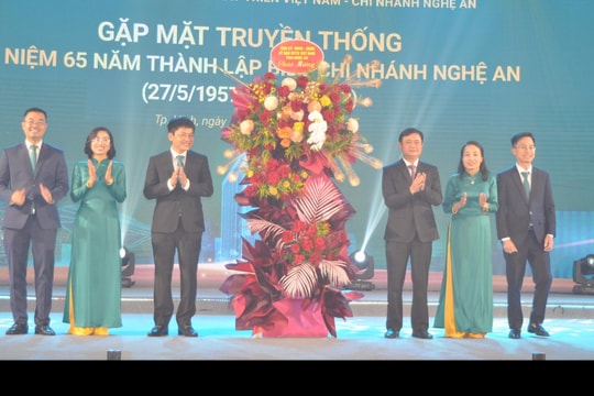 BIDV Nghệ An tổ chức gặp mặt truyền thống nhân kỷ niệm 65 năm ngày thành lập 