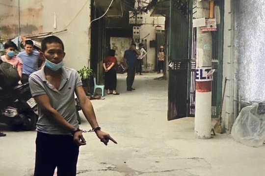 Cãi nhau với người thuê trọ rồi châm lửa đốt chính nhà mình