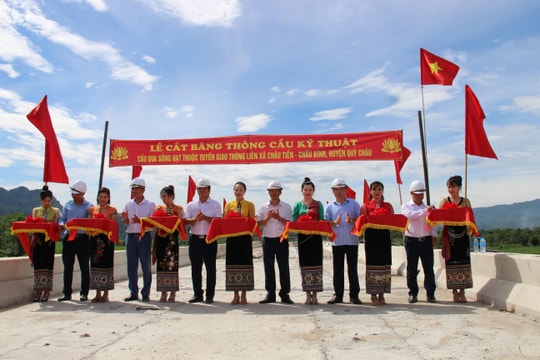 Hợp long cầu qua sông Hạt, xã Châu Tiến, huyện Quỳ Châu