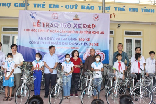 150 học sinh nghèo vượt khó ở Nghệ An được trao tặng xe đạp