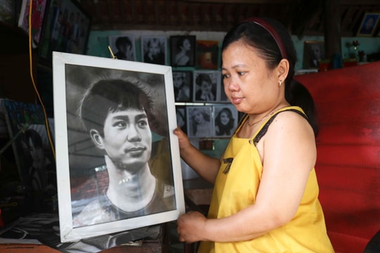 Nghị lực của người phụ nữ tàn tật đam mê hội họa