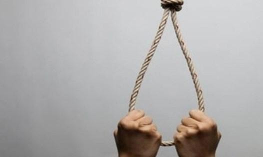 Phát hiện người đàn ông chết trong tư thế treo cổ trên cây