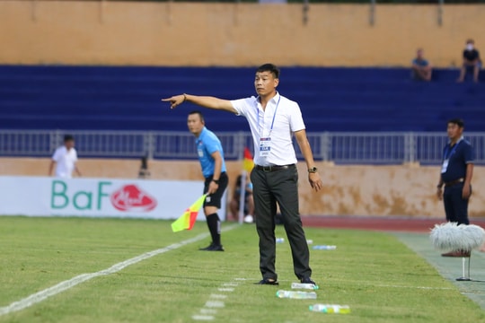 HLV Nguyễn Huy Hoàng: 'Bản lĩnh, sự kiên cường đã giúp đội bóng xứ Nghệ giành chiến thắng'