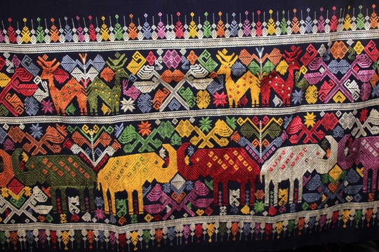 Hình ảnh con voi hung dữ mà thân thuộc với cộng đồng người Thái ở Nghệ An