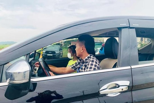 Nhóm 'Taxi không đồng Thanh Chương' hỗ trợ kịp thời thí sinh quên giấy tờ, thí sinh khó khăn trong di chuyển 