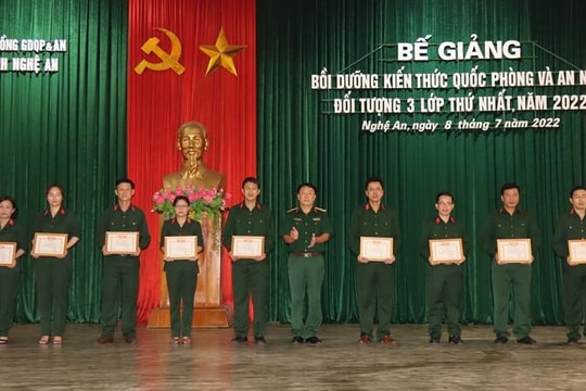 Bế mạc lớp bồi dưỡng kiến thức quốc phòng - an ninh đối tượng 3 lớp thứ nhất năm 2022