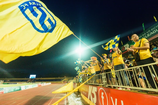 'Chảo lửa' thành Vinh dậy sóng trong ngày V.League quay trở lại