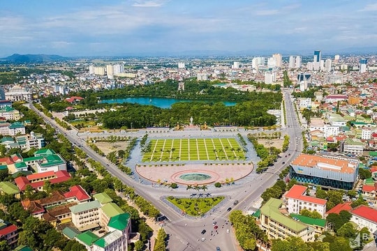Các sở, ngành, địa phương khẩn trương hoàn thiện dự thảo Báo cáo tổng kết 10 năm thực hiện Nghị quyết 26-NQ/TW của Bộ Chính trị về Nghệ An