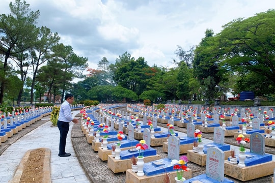Ban Dân vận Tỉnh ủy dâng hương tưởng niệm các anh hùng liệt sĩ tại tỉnh Quảng Trị 